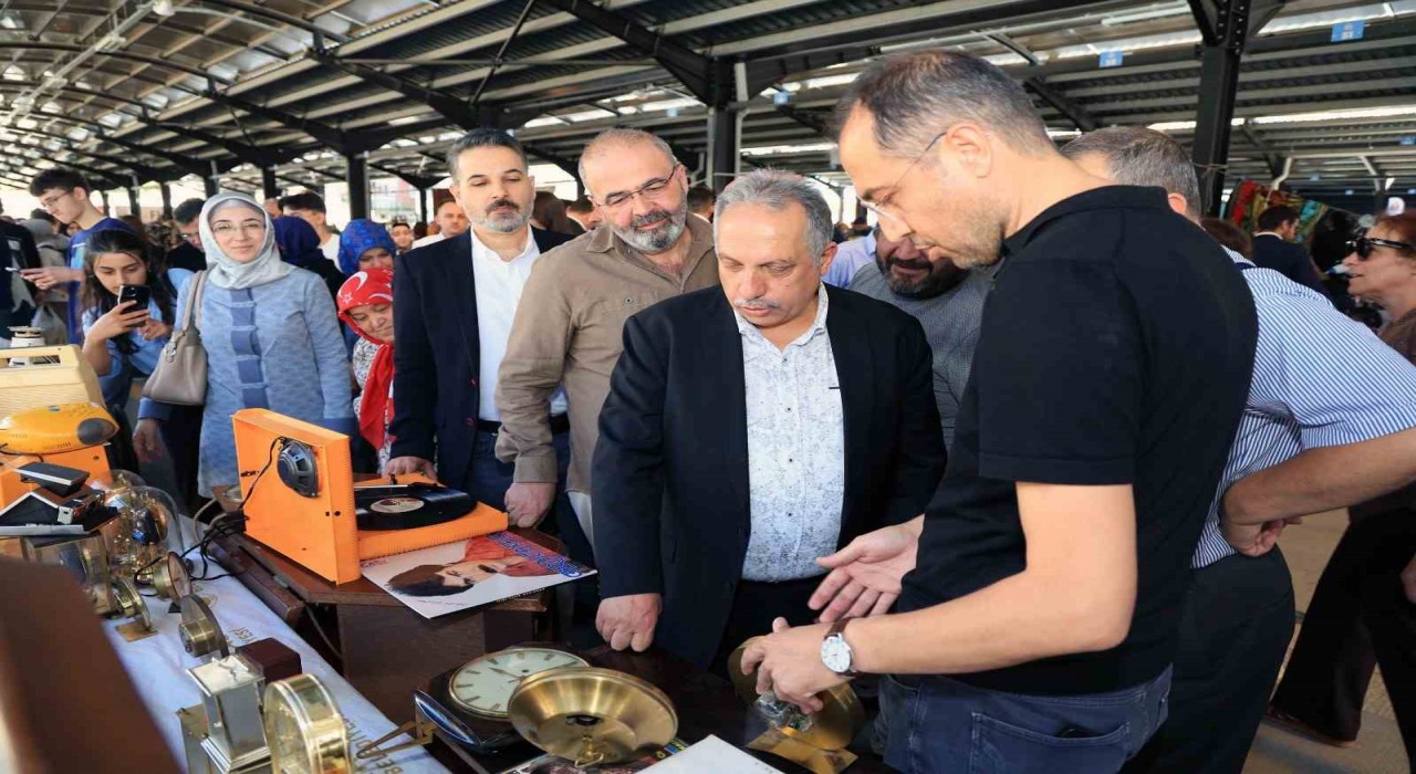Talasın markası, antika pazarı ziyaretçilerini bekliyor