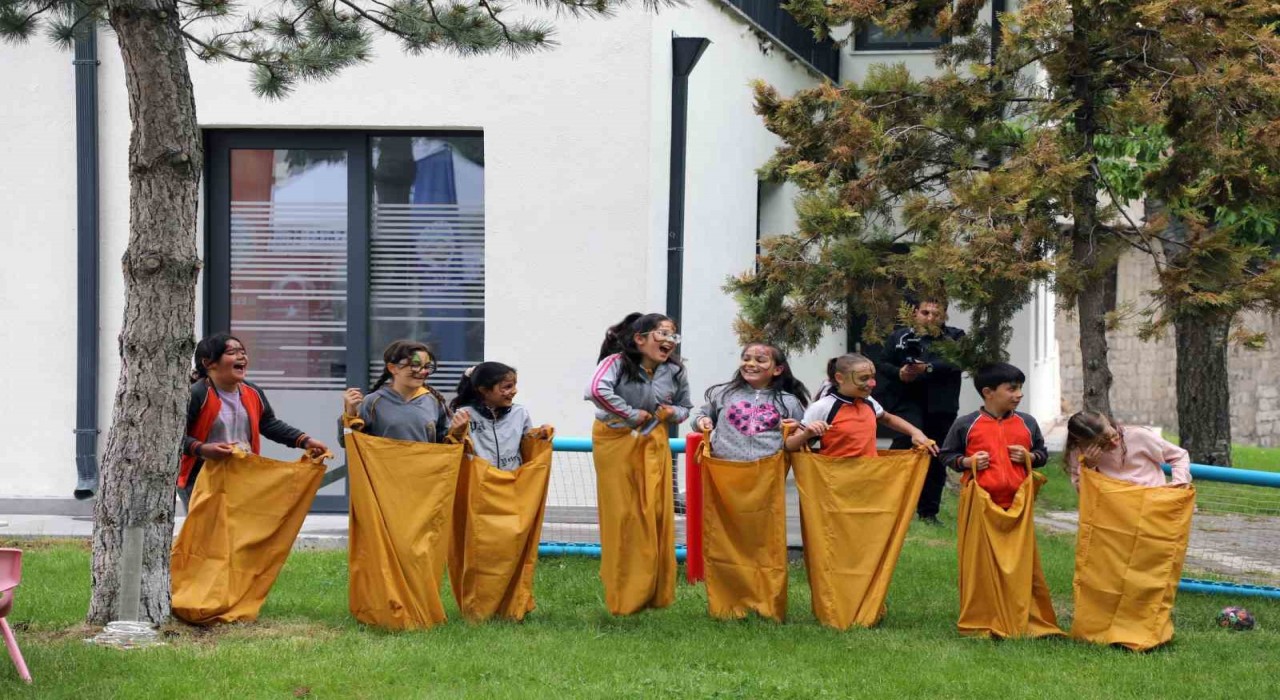Talasta yaz, çocuklar için şenlikli geçecek