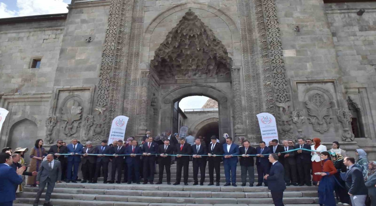 Tarihi Çifte Minareli Medresede ‘Hayat boyu öğrenme haftası etkinliği