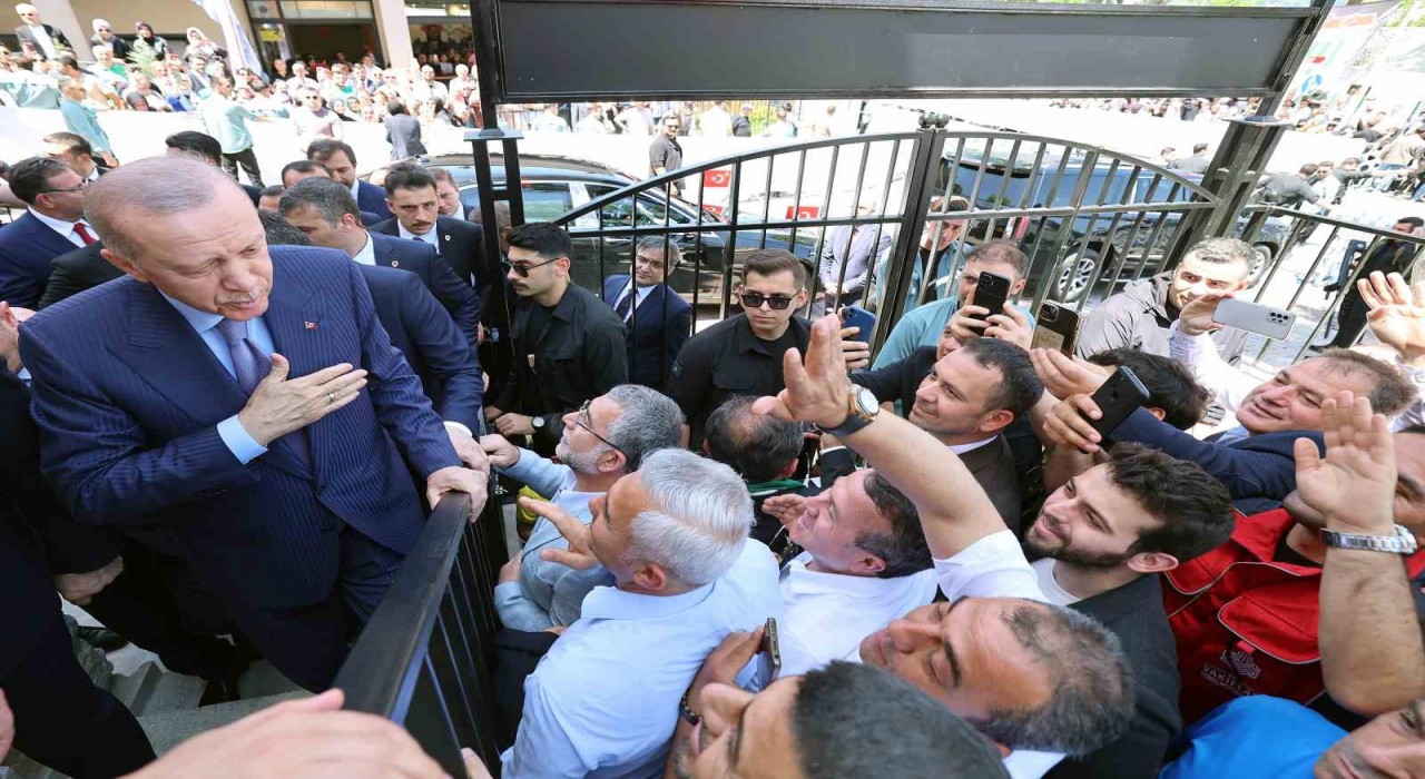 Tarihi Gümrükçü İshak Ağa Camii açıldı, törene Cumhurbaşkanı Erdoğan da katıldı