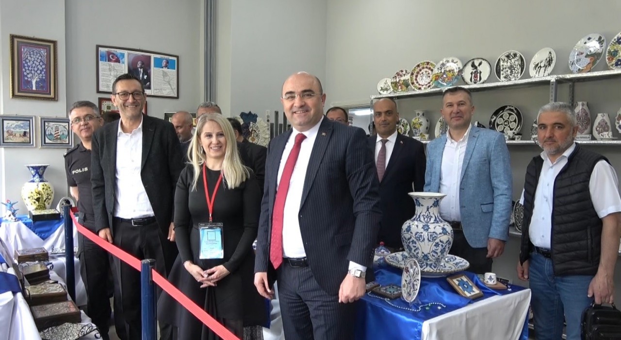 Tavşanlı Halk Eğitim Merkezinden yıl sonu sergisi büyük beğeni aldı