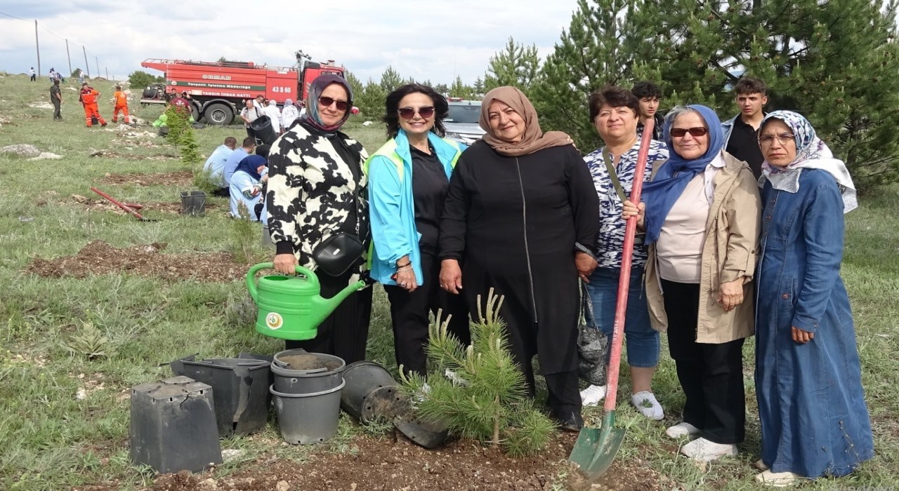Tavşanlıda bin fidan toprakla buluştu, sanayi ile doğa el ele