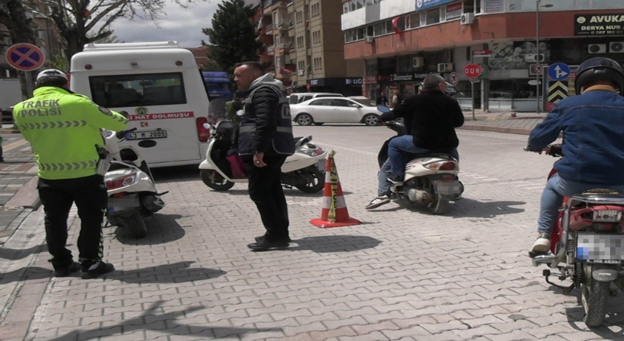 Tavşanlıda ehliyetsiz ve kasksız sürücülere geçit verilmiyor