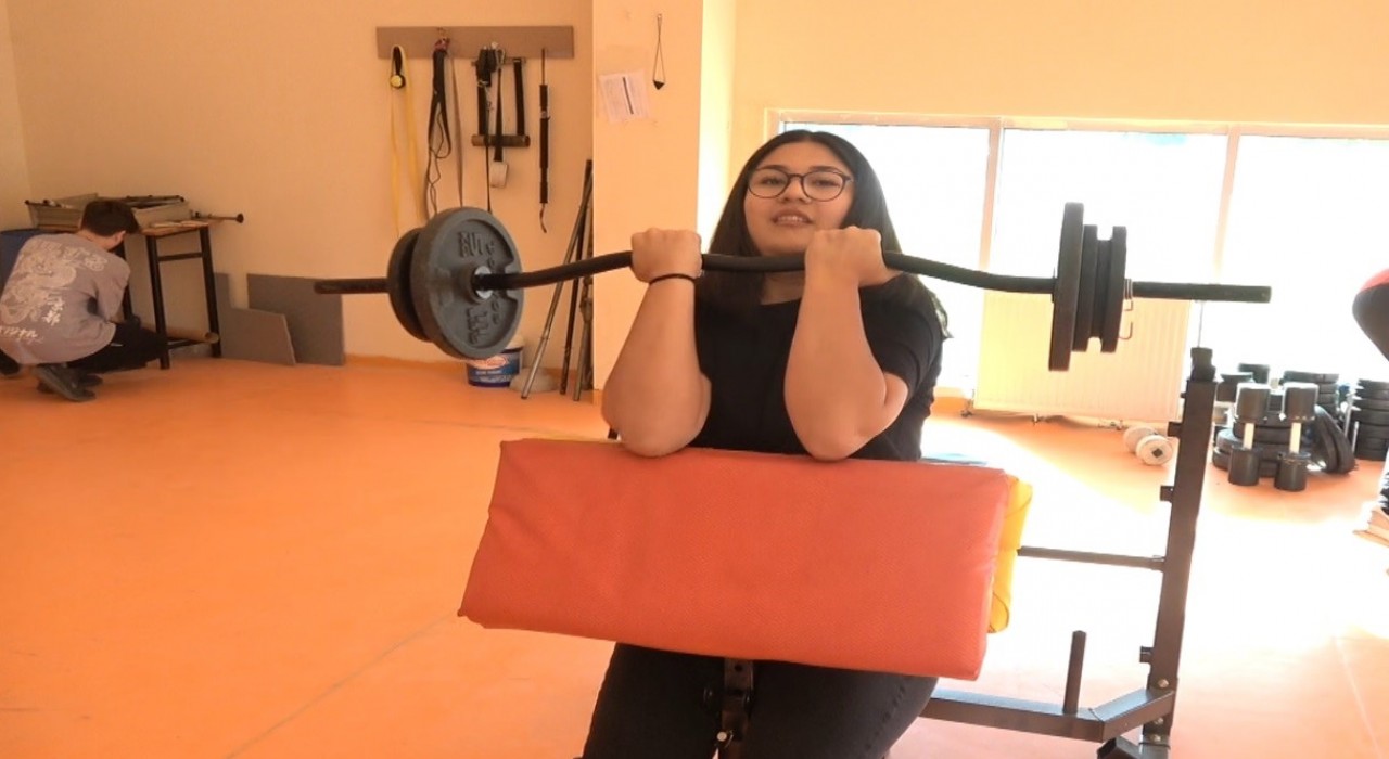 Tavşanlıdan baba- kız bilek güreşinde aldıkları madalyalarla Tavşanlına büyük gurur yaşattı