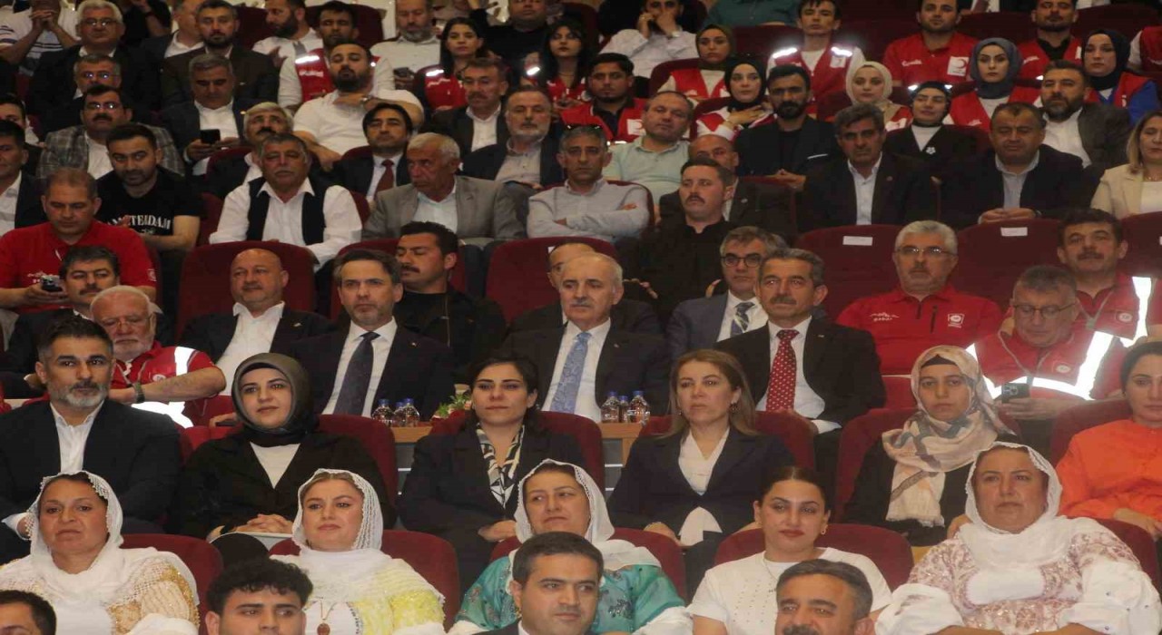 TBMM Başkanı Kurtulmuş: Artık bu coğrafyanın insanları yan yana omuz omuza yetti artık diyerek büyük bir millet olarak ayağa kalkacak
