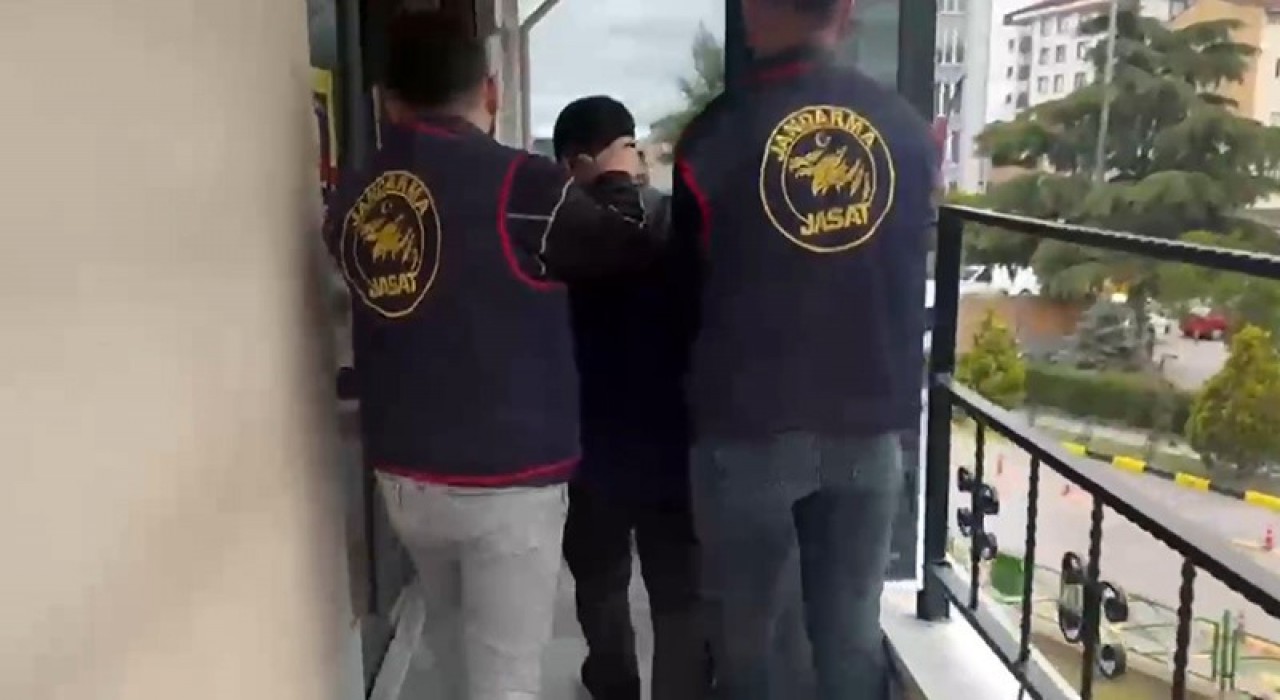 Tekirdağda aranan 2 kişi jandarmanın operasyonuyla yakalandı