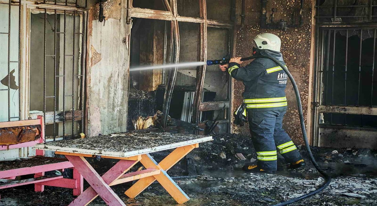 Tekirdağda depo yangını