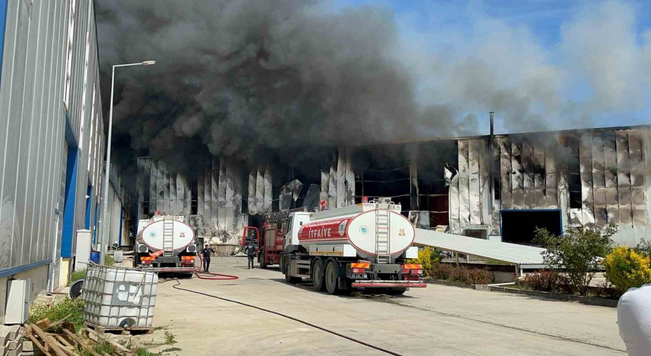 Tekirdağda fabrika yangınında patlama sesleri