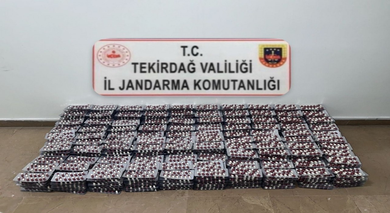 Tekirdağda jandarmadan ruhsatsız silah ve uyuşturucu operasyonları