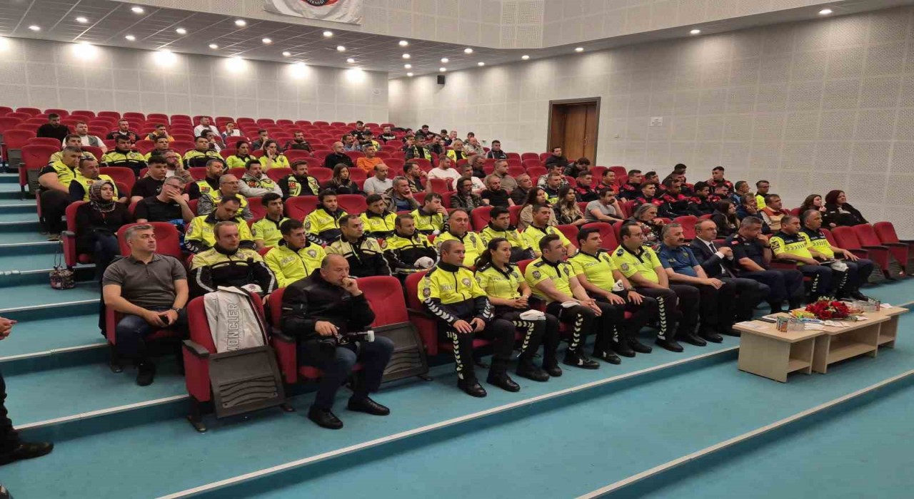 Tekirdağda motosiklet sürücülerine güvenli sürüş eğitimi