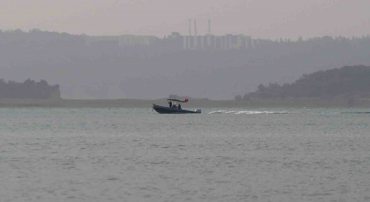Tekneden göle düşen genci arama çalışmaları sürüyor