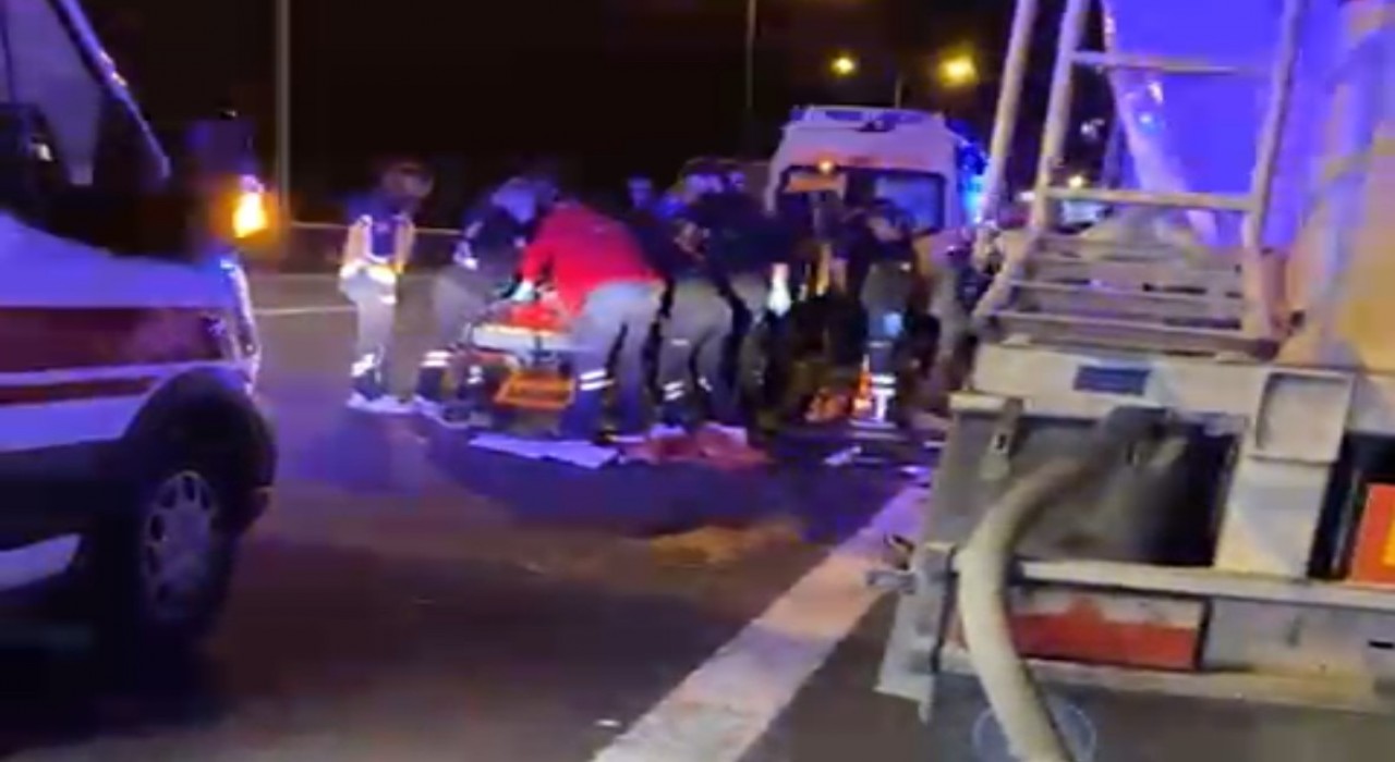 TEMde arıza nedeniyle araçtan inen 2 kişiye tır çarptı
