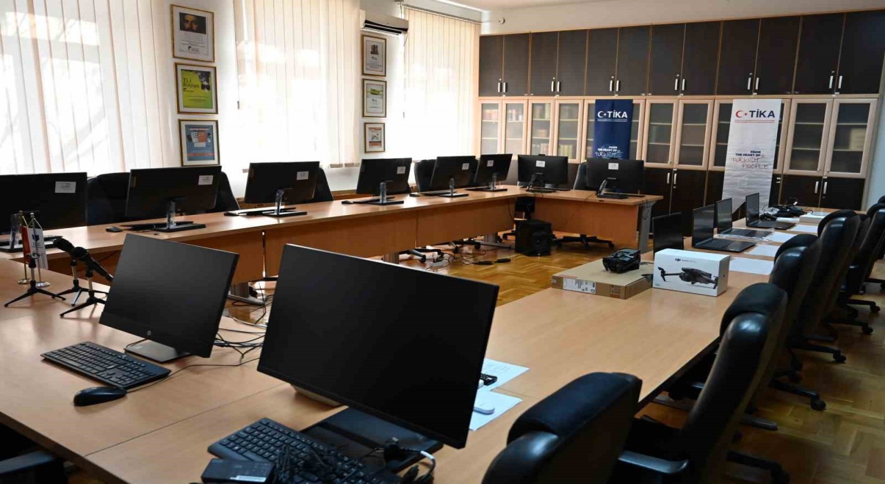 TİKAdan Karadağ Üniversitesi Tarih Enstitüsüne teknik ekipman desteği