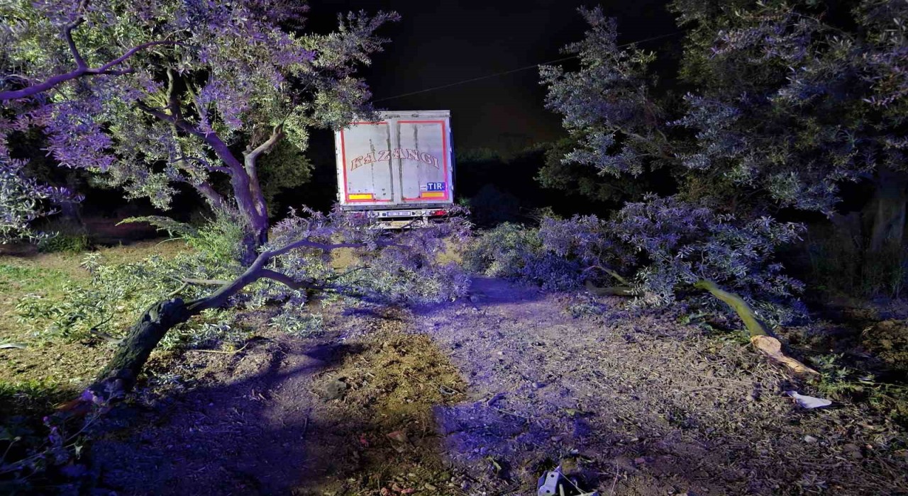 Tır otomobili biçti: 1 ölü, 1 yaralı