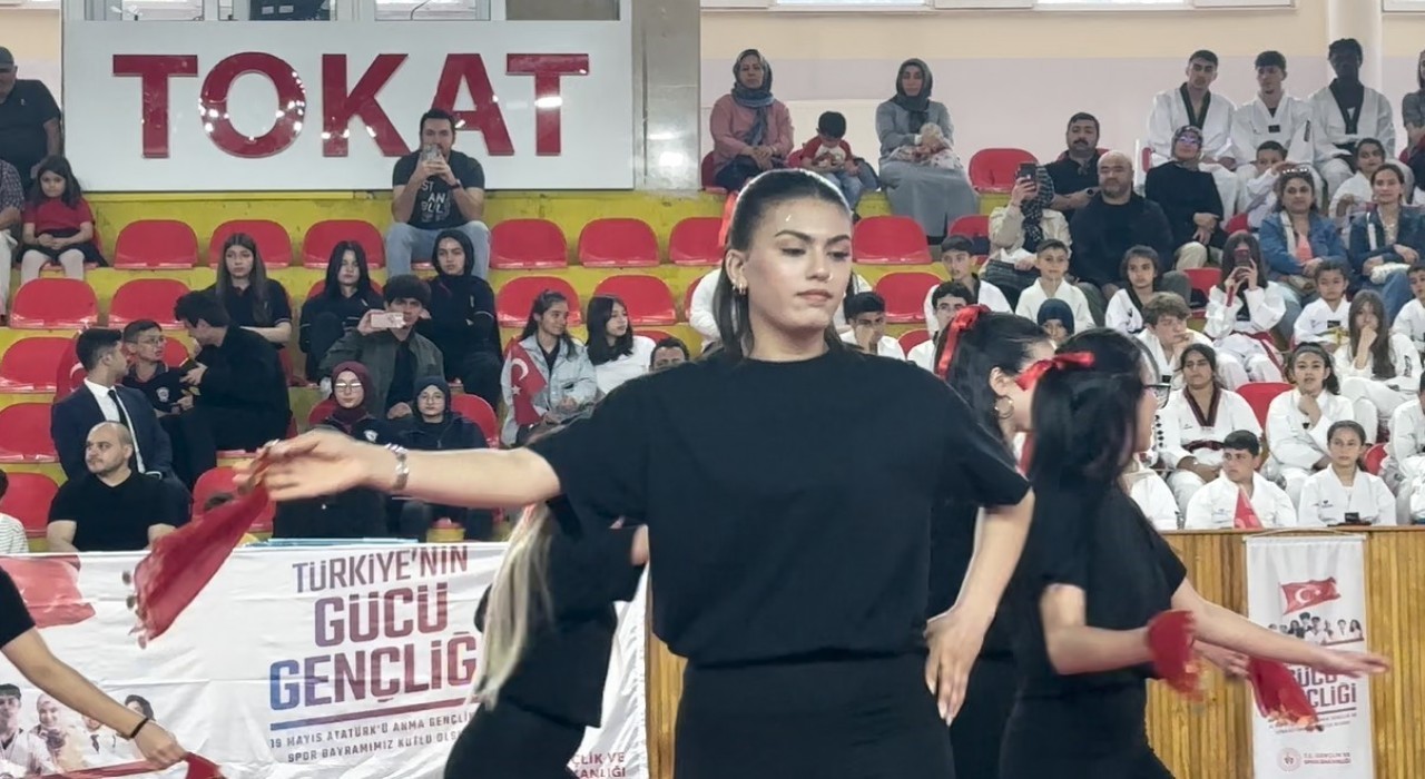 Tokatta geleneksel ellik halayı modern step ile yeni boyut kazandı