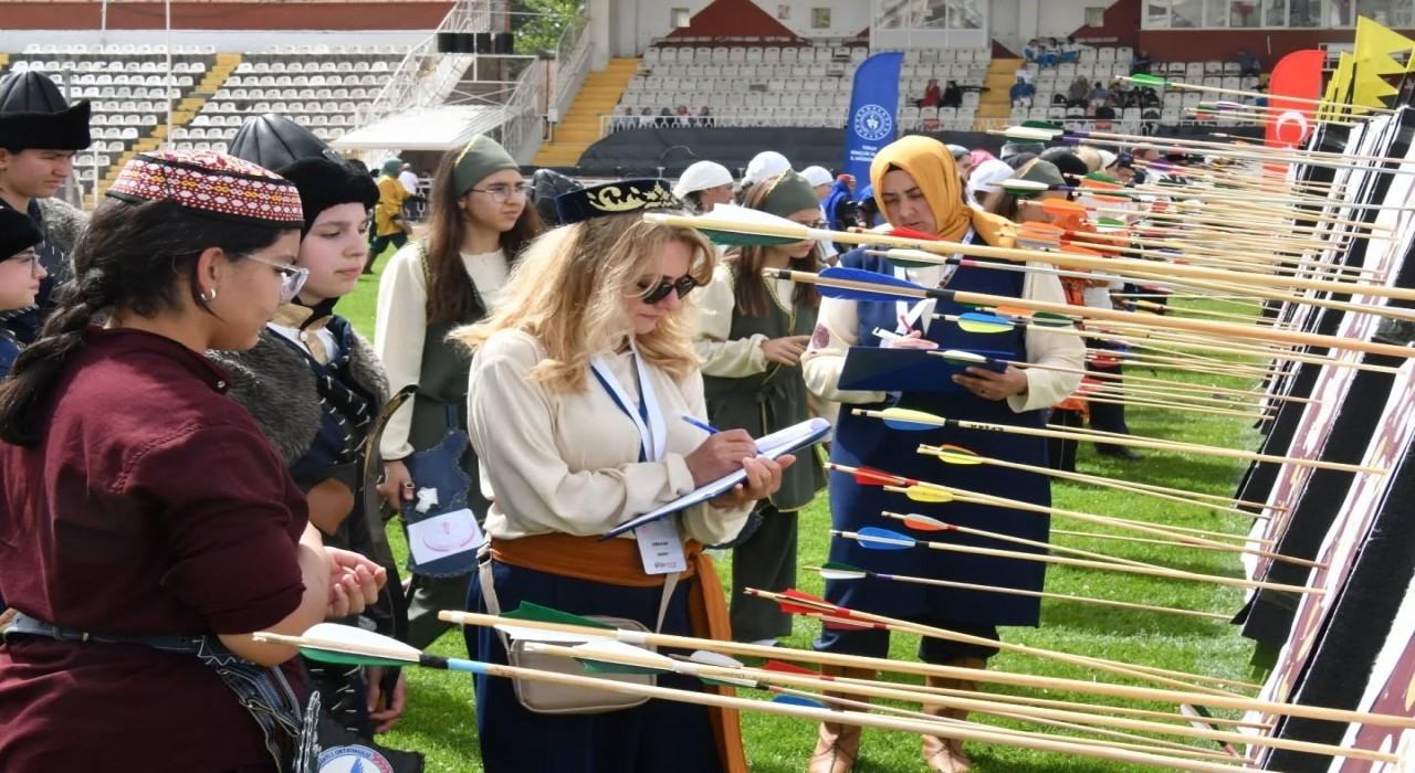 Tokatta geleneksel Türk okçuluğu rüzgarı esti