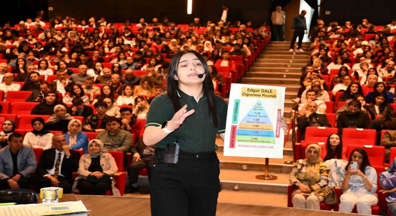 Tomarza Şehit Nazmi Kapucu Anadolu Lisesi il birincisi oldu