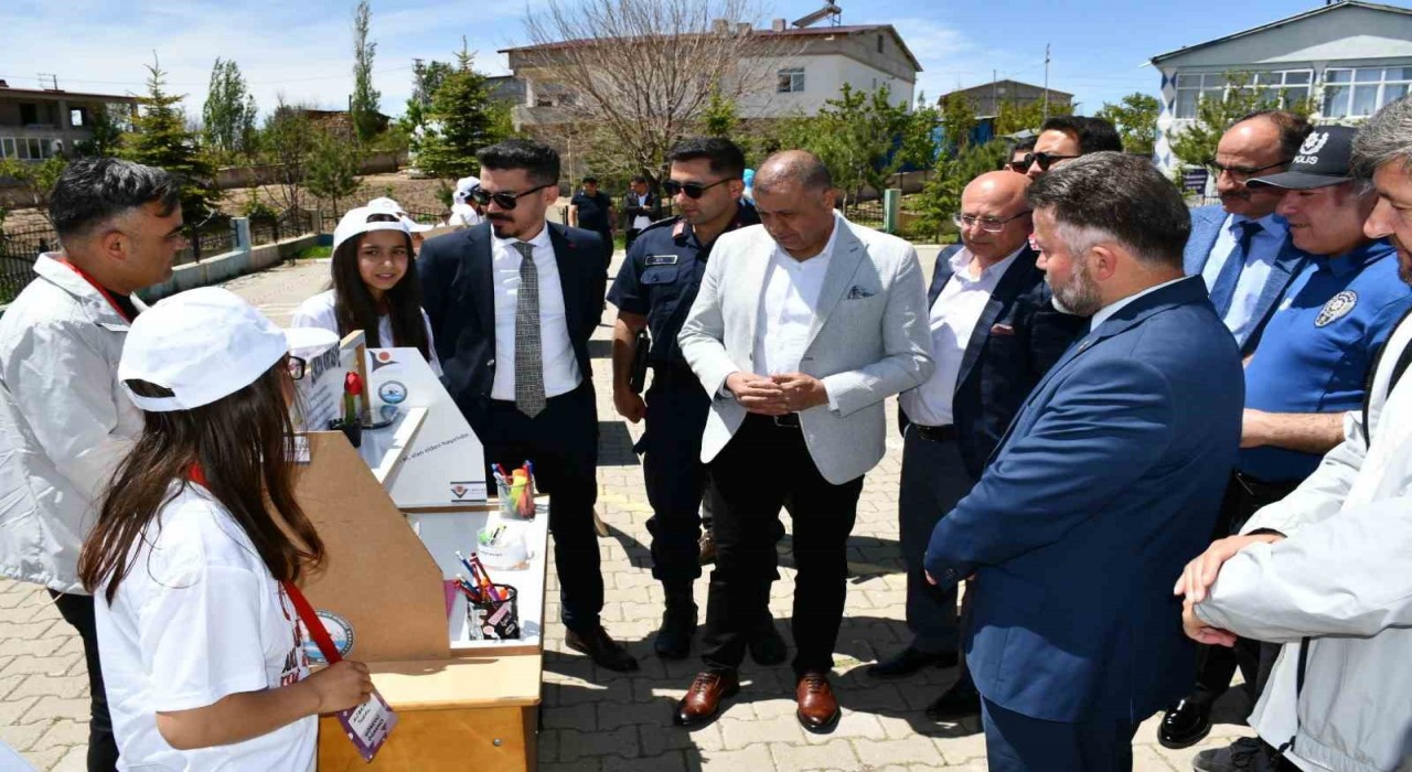 Tomarzada öğrenciler, Bilim Fuarında hünerlerini sergiledi