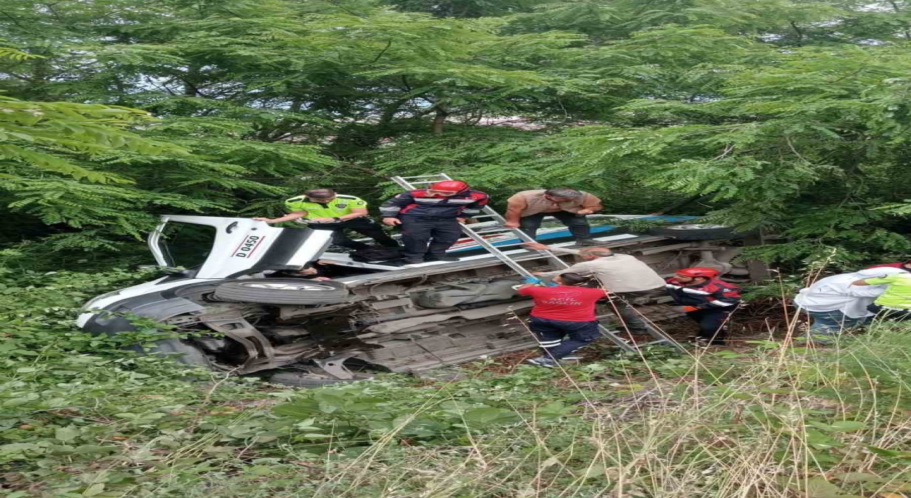 Trabzonda dolmuş şarampole yuvarlandı: 5 yaralı