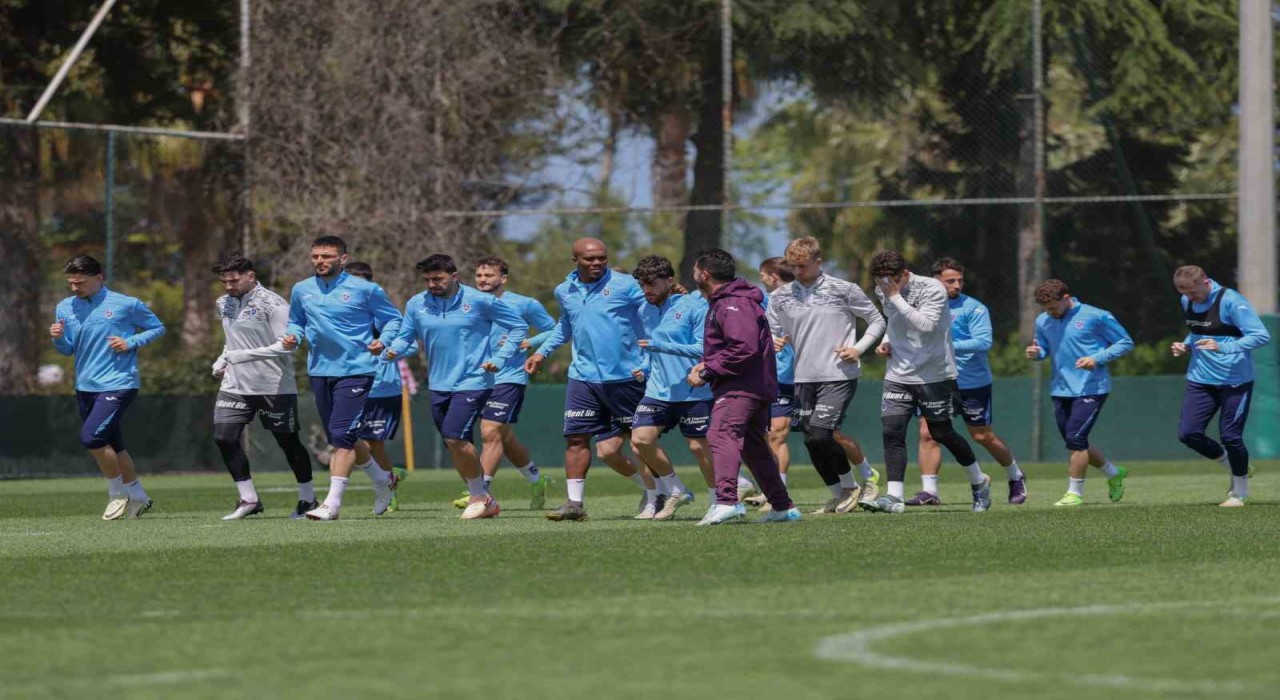 Trabzonsporda Uğurcan Çakır ve Savic, kamp kadrosuna alınmadı