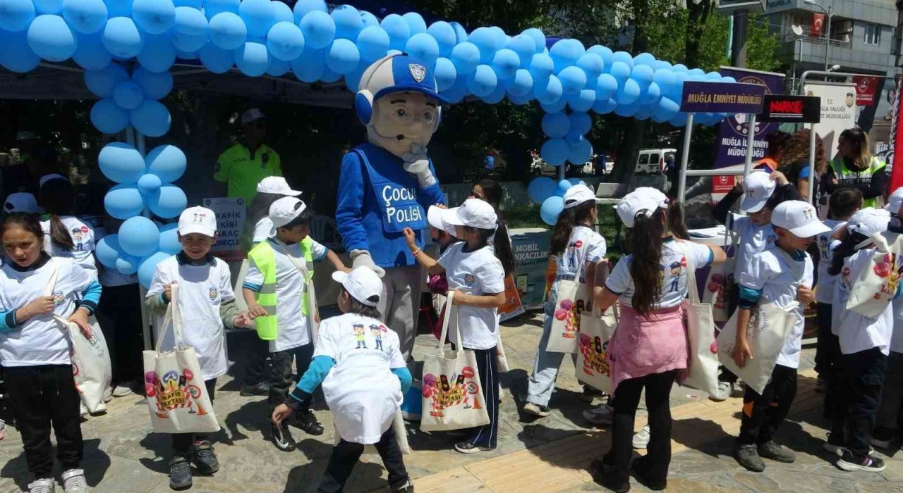 Trafik haftası kapsamında Menteşede farkındalık etkinliği düzenlendi