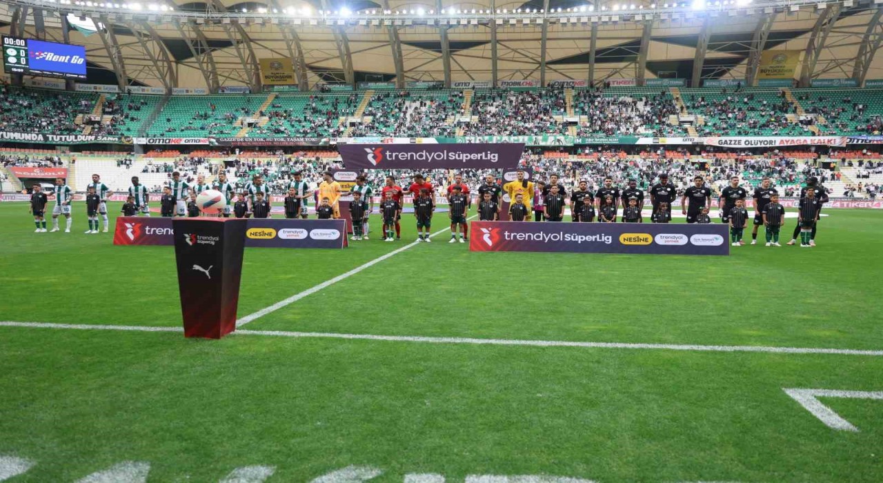 Trendyol Süper Lig: Konyaspor: 0 - Çaykur Rizespor 0 (İlk yarı)