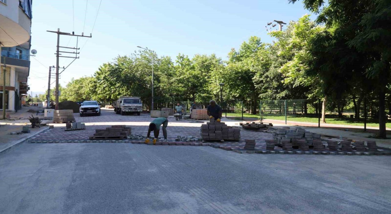 Turgutlunun yolları yenileniyor