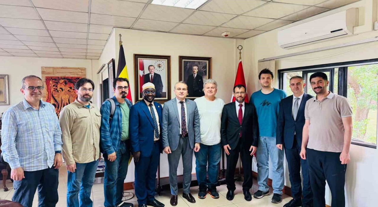 Türk hekimler Ugandada binlerce hastaya umut oldu