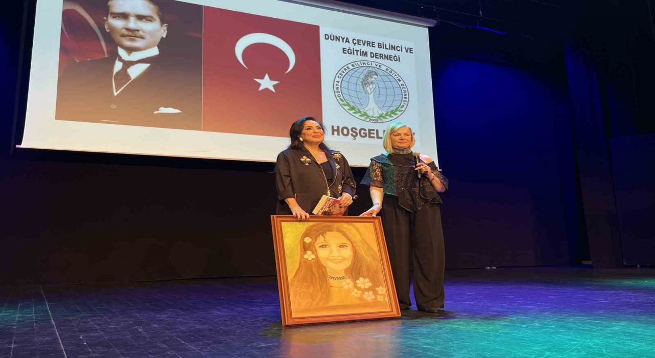 Türkan Şorayın tablosu ve imzaladığı kitabı eğitime destek için 1 milyona alıcı buldu
