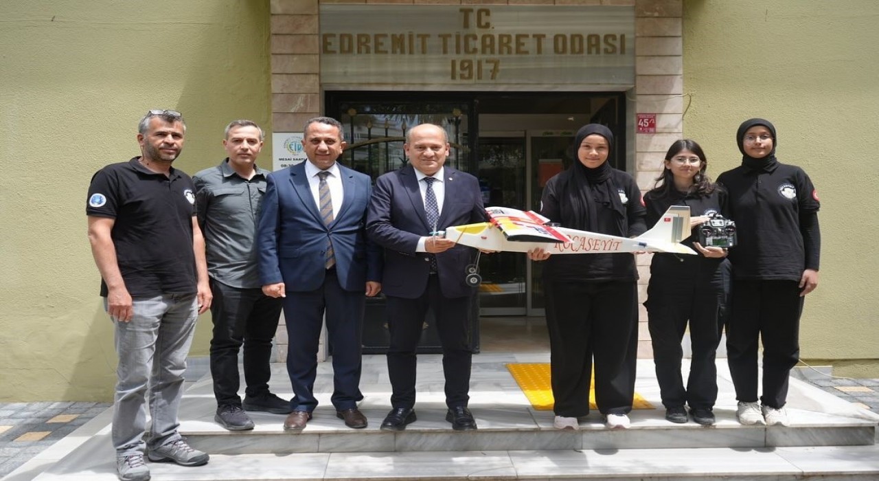 Türkiye ikincisi olan öğrencilerden Edremit Ticaret Odasına ziyaret