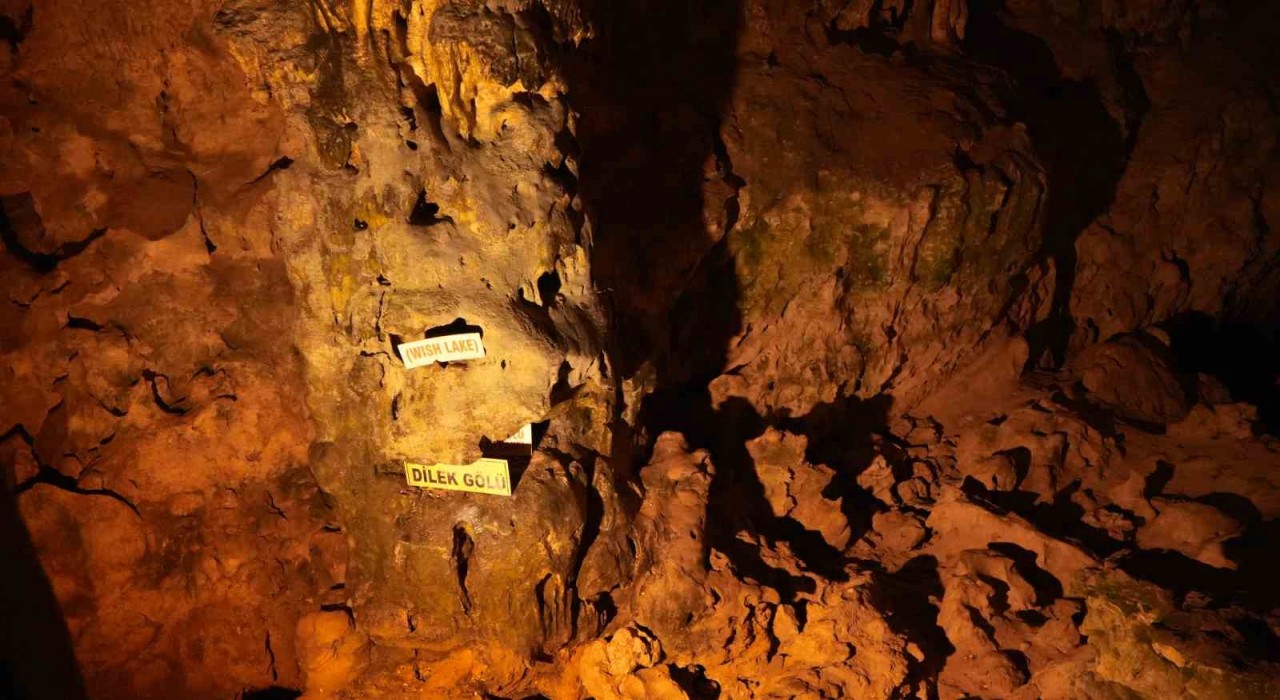 Türkiyenin ilk turistik mağarası İnsuyu, kuruyan sularıyla fosil haline geldi