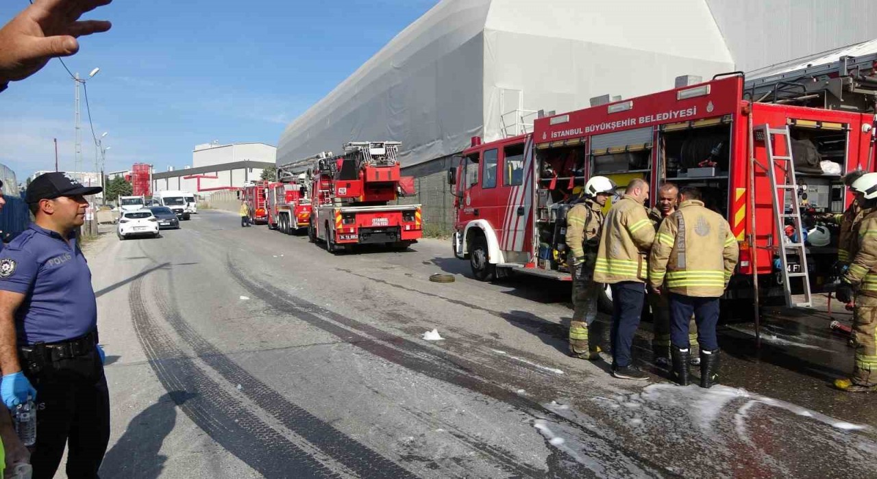 Tuzlada fabrika yangını: Jeneratörden çıkan alevler dış cepheye sıçradı