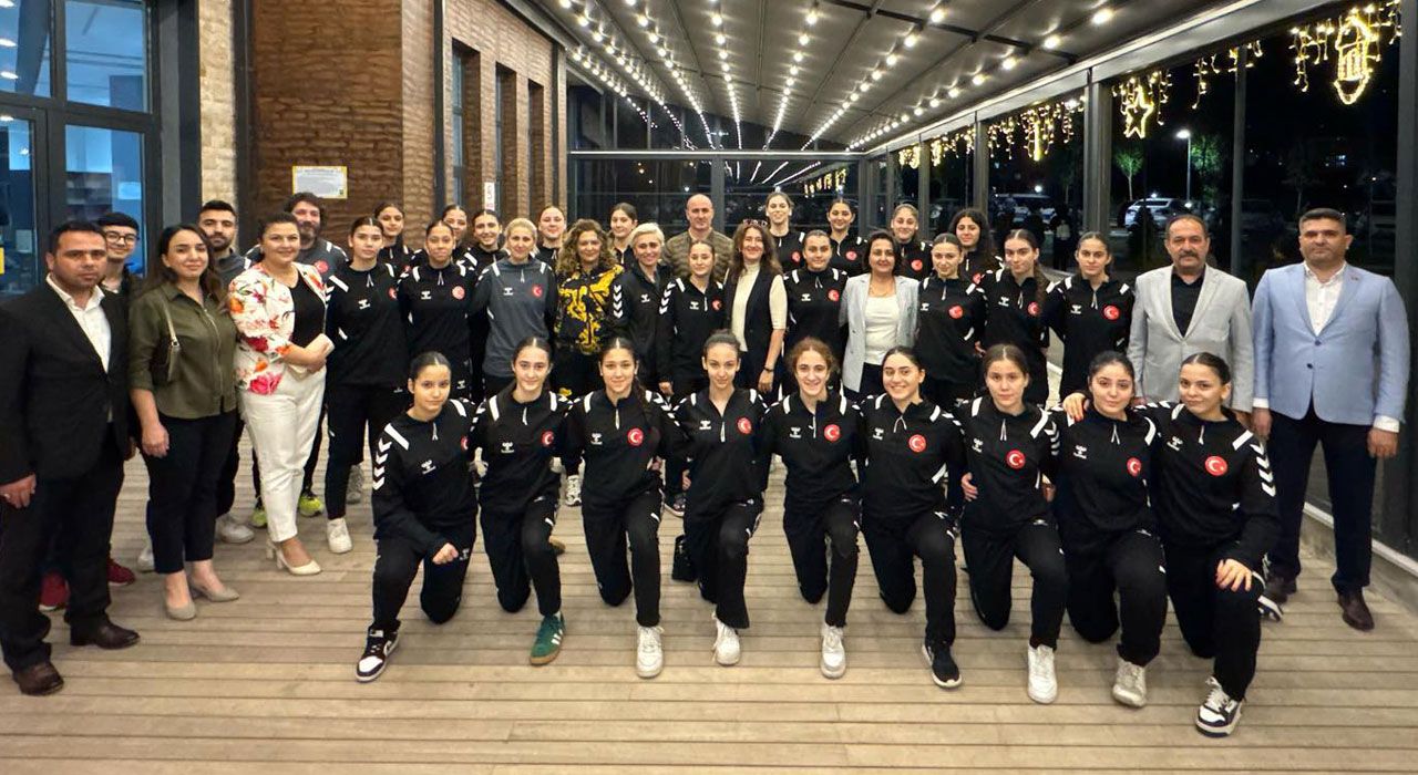 U17 Hentbol Kadın Milli Takımı Osmaniye’de Moral Depoladı