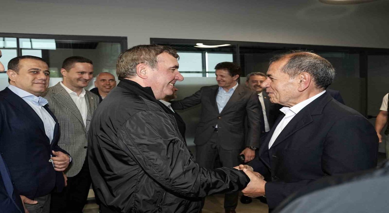 UEFA Kupası zaferinin efsaneleri Kemerburgaz Metin Oktay Tesislerinde buluştu