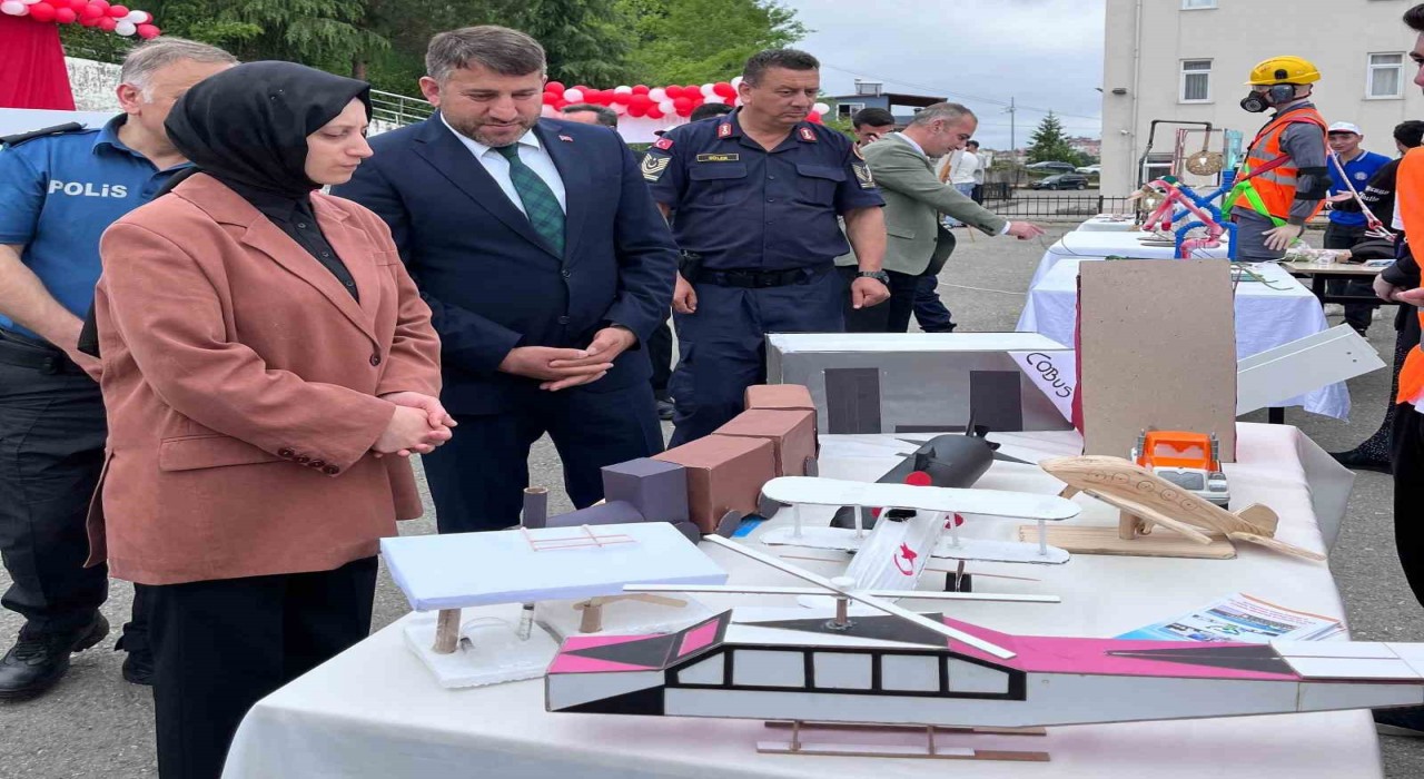 Ulubeyde bilim fuarı açıldı