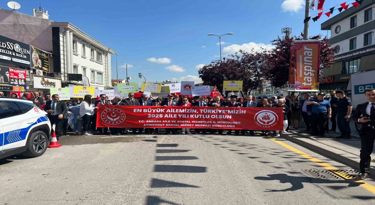 Uluslararası Aile Günü 81 ilde Aile Yılı Yürüyüşü ile kutlandı