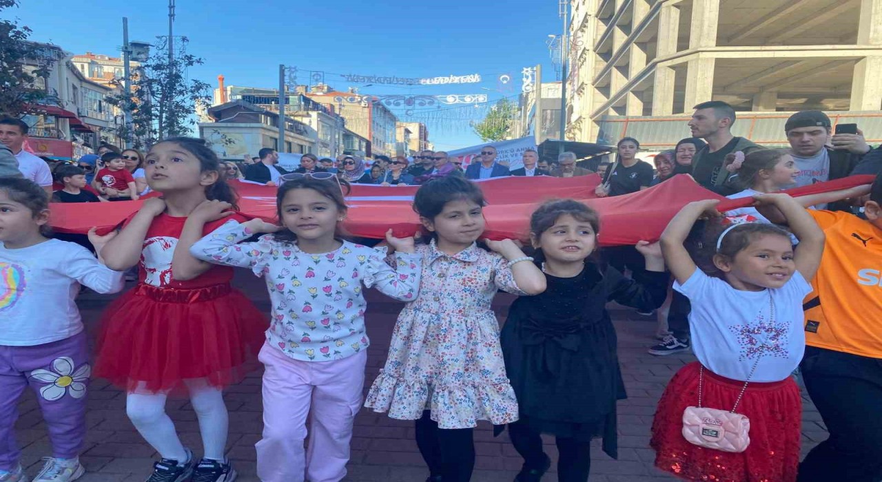 Ümraniyede 19 Mayıs coşkuyla kutlandı