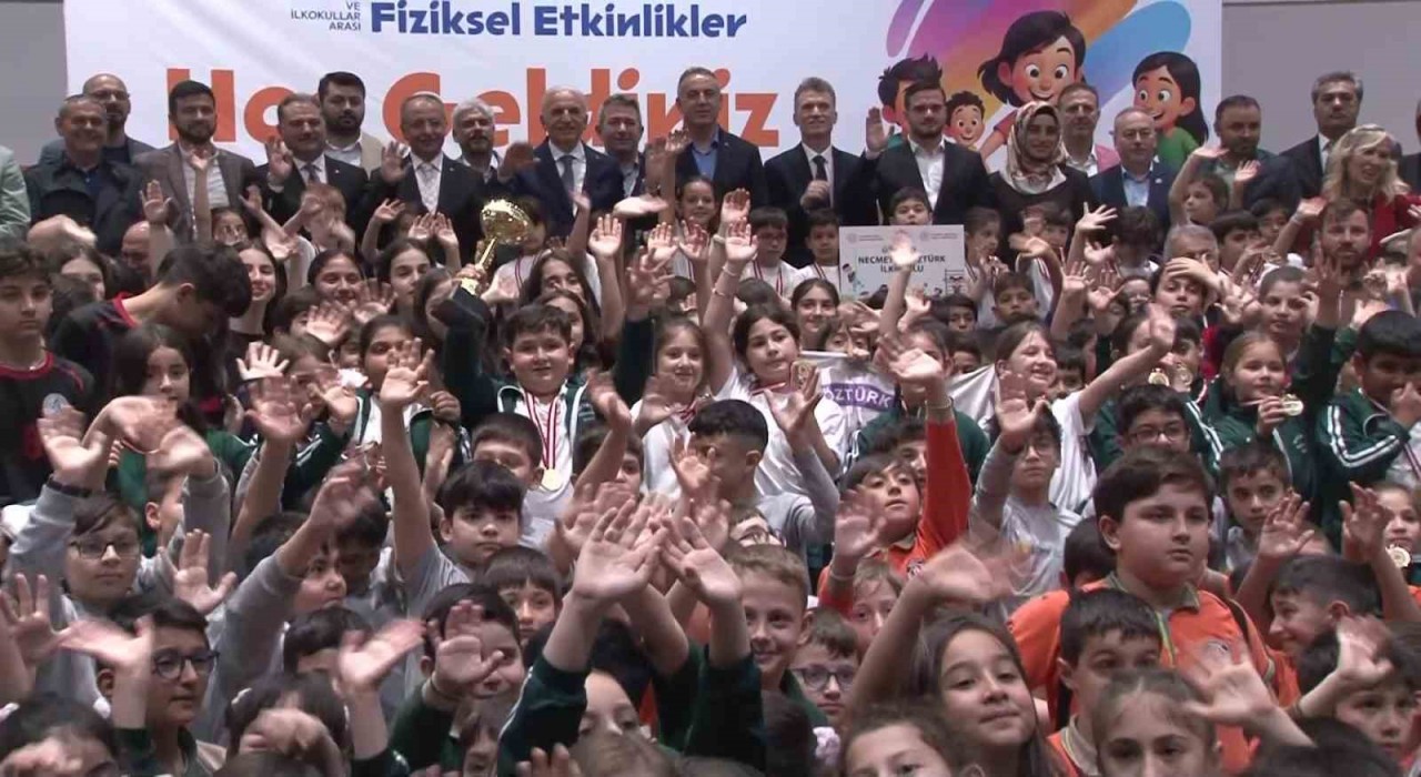 Ümraniyede, Geleneksel Çocuk Oyunları ve İlkokullar Arası Fiziksel Etkinliklerde ödüller sahiplerini buldu