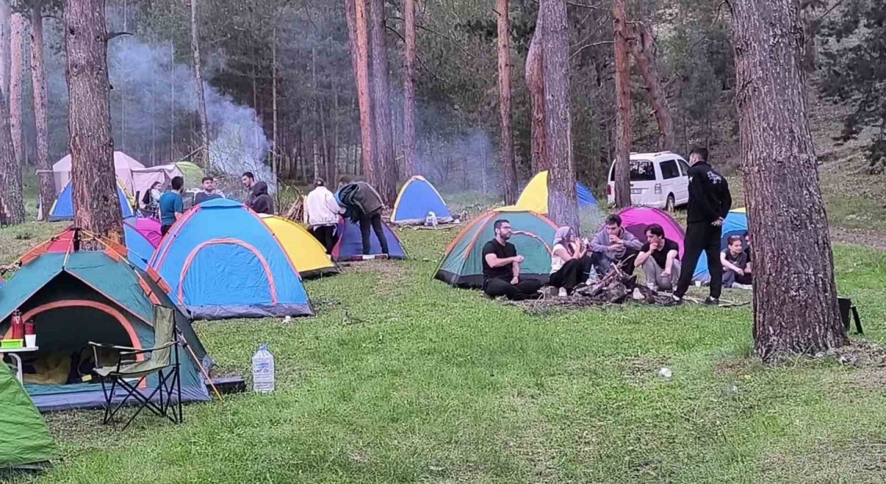 Üniversite öğrencileri Uzunderede doğayla buluştu