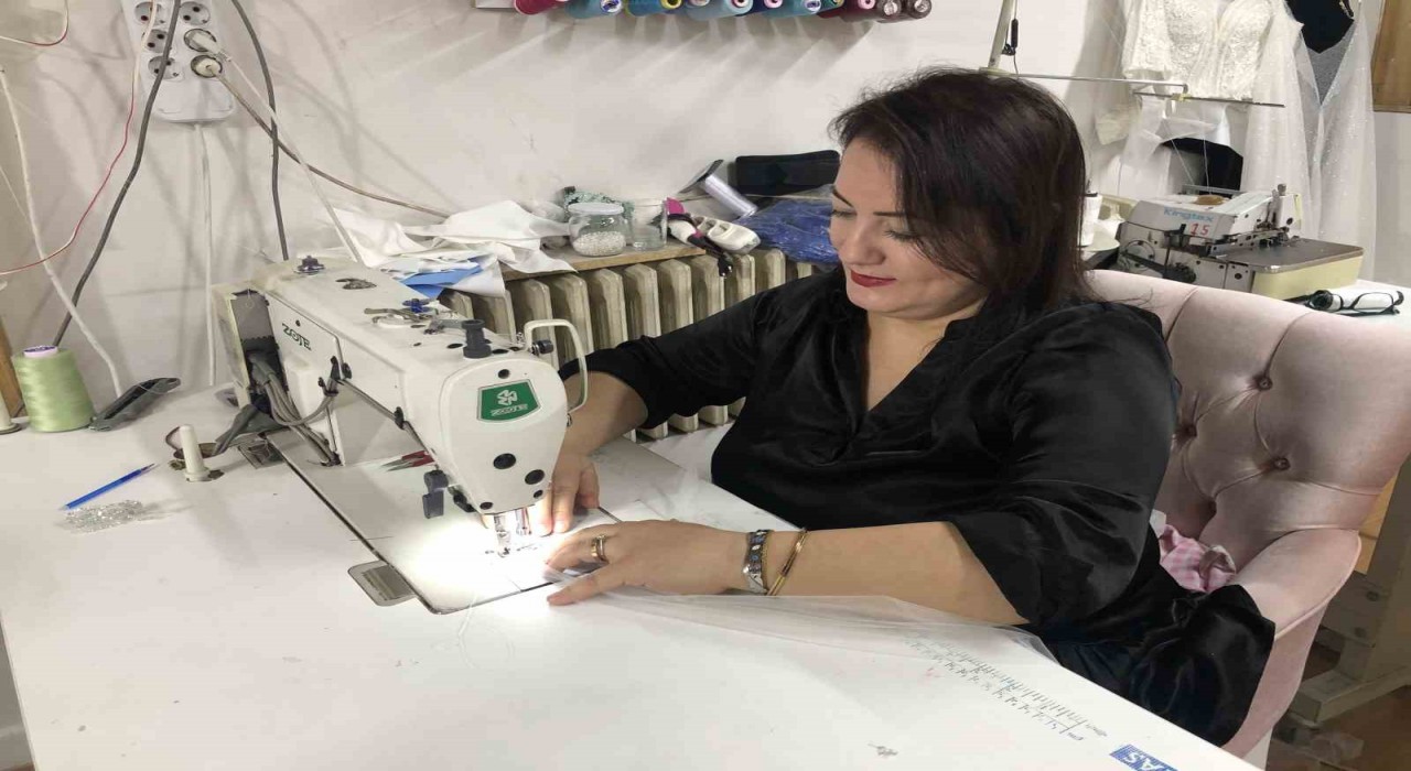 Üniversite okuyup edindiği mesleğini bırakıp gelinlikçi oldu