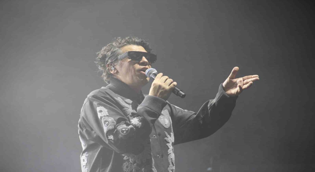 Ünlü Sanatçı Ersay Üner ÇAKÜde sahne aldı