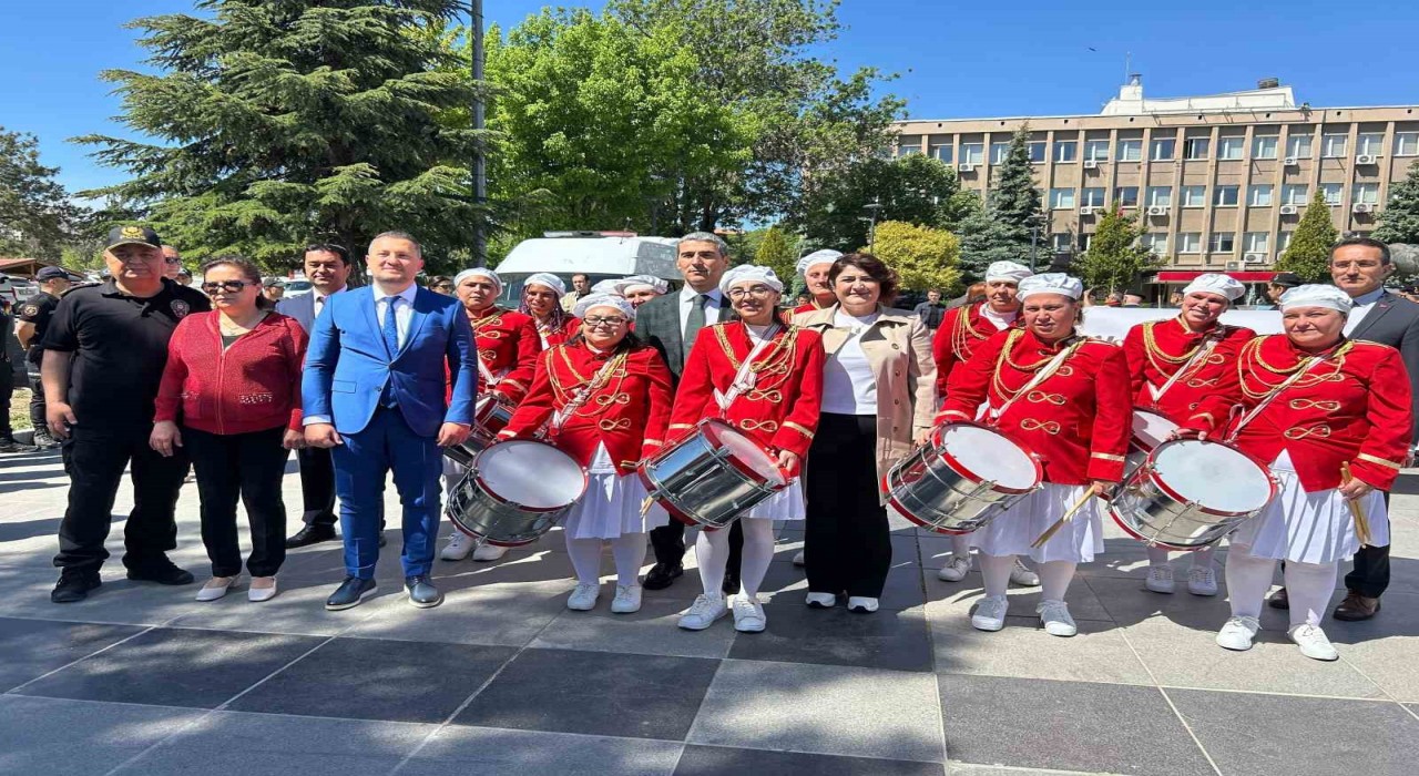 Uşakta engellilere farkındalık yürüyüşü gerçekleştirildi