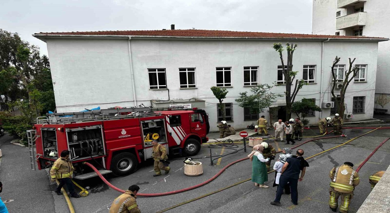 Üsküdar Devlet Hastanesinde ecza deposunda yangın