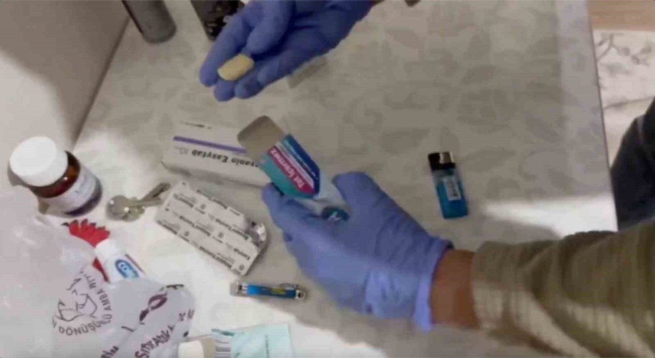 Uyuşturucuları, ilaç kapları ile çamaşır makinesindeki çoraplara zulalamışlar