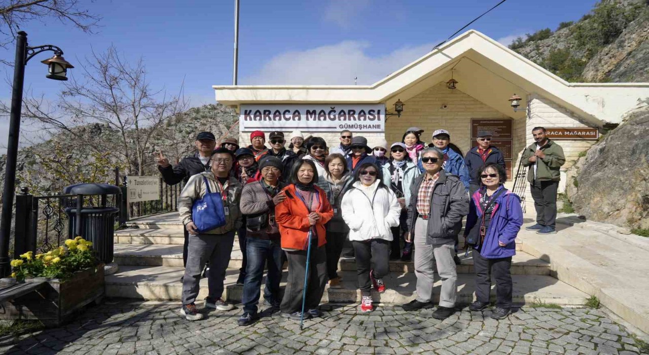 Uzakdoğudan Karaca Mağarasına geldiler