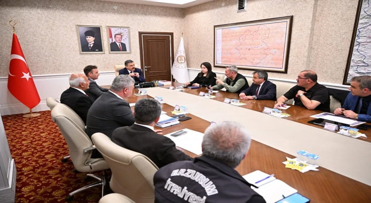 Uzunderedeki toprak kayması mercek altında