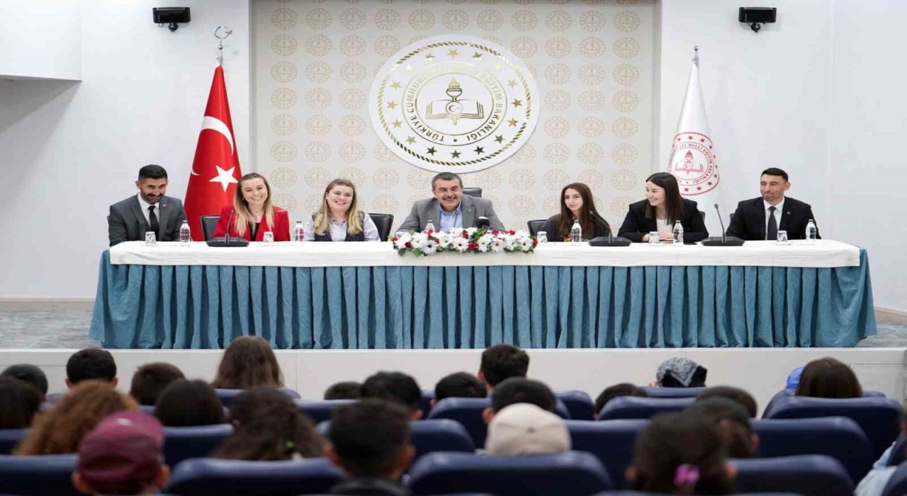 Uzundereli öğrencilerden Ankara çıkarması: Bakan Yusuf Tekine ziyaret