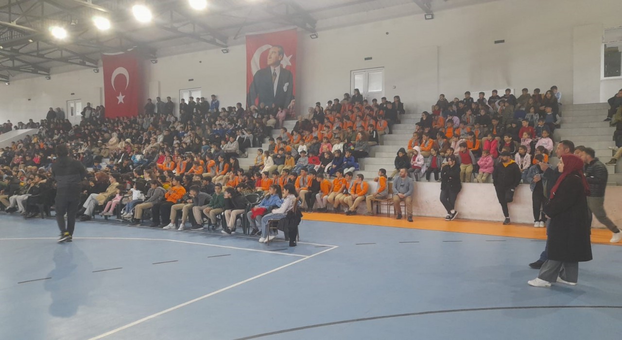 Vagon Sahne Akyakada çocuklarla buluştu