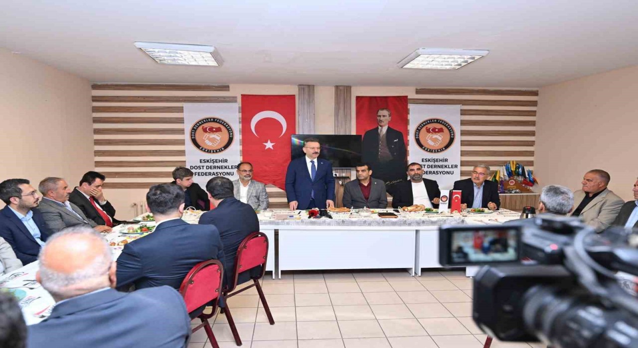 Vali Aksoy, Dost Dernekler Federasyonuna iade-i ziyarette bulundu