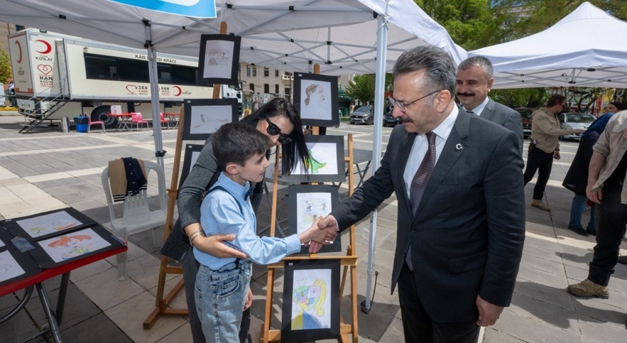 Vali Aksoydan Engelsiz Hayır Panayırına ziyaret